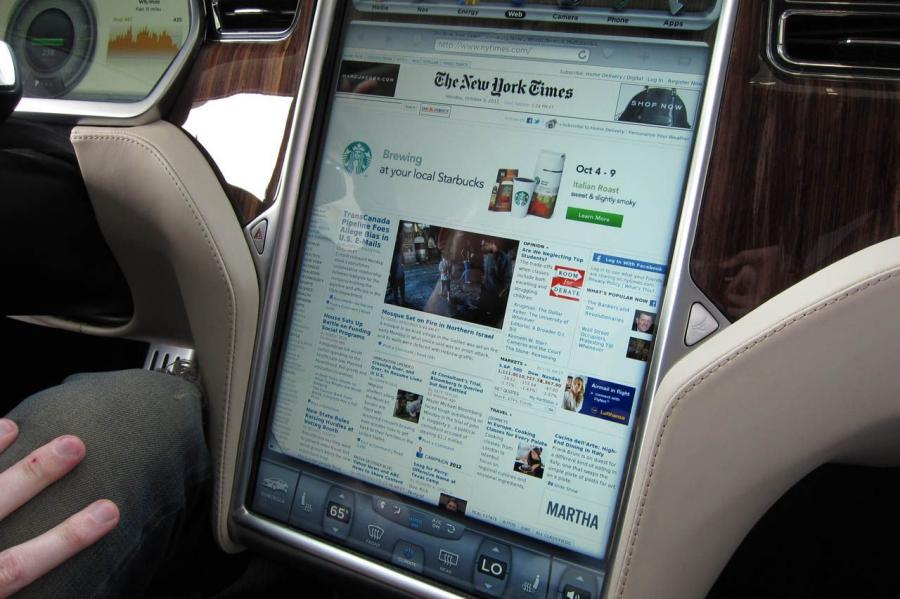  Tesla Model S Beta 2011 года  (фото 12 из 39)